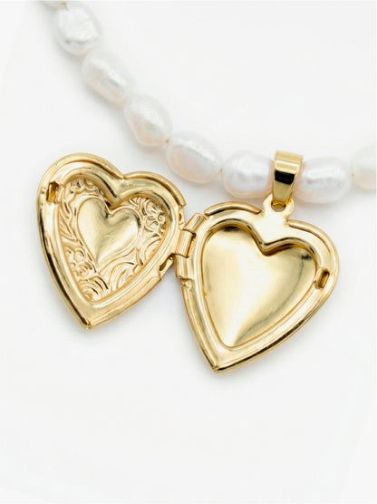 Locket Pearl Necklace